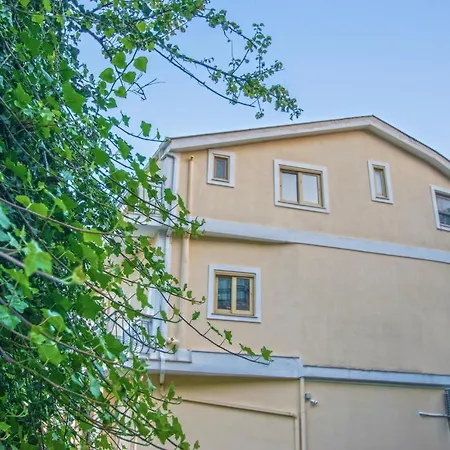 Views Maisonette Apartment *